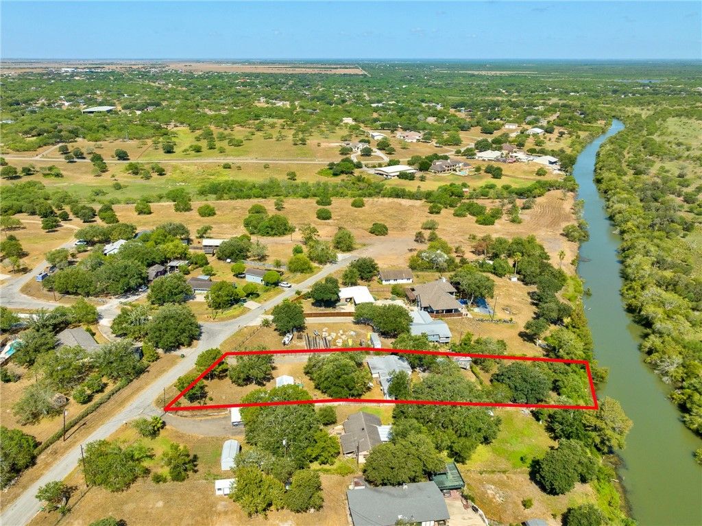 3878 N RIVERVIEW Dr, Robstown, TX 78380
