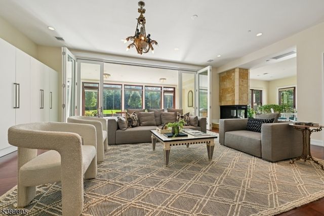 882 S Orange Ave, Millburn Twp., NJ 07078