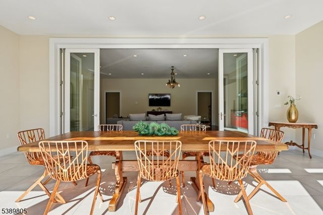 882 S Orange Ave, Millburn Twp., NJ 07078