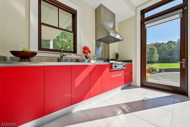 882 S Orange Ave, Millburn Twp., NJ 07078