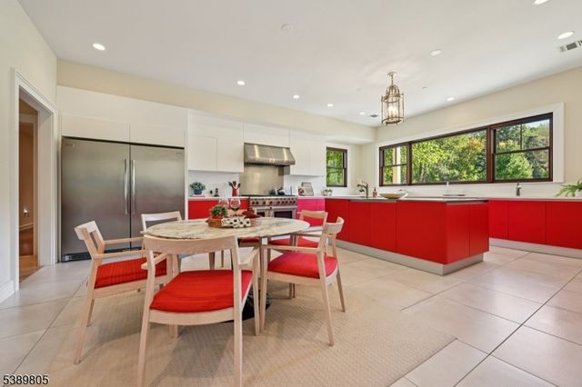 882 S Orange Ave, Millburn Twp., NJ 07078