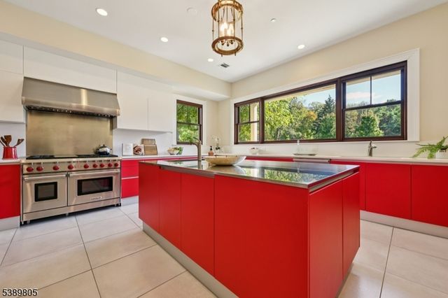 882 S Orange Ave, Millburn Twp., NJ 07078