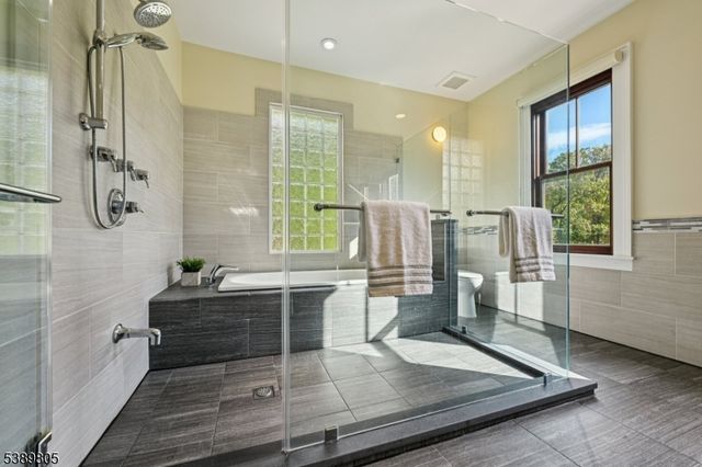 882 S Orange Ave, Millburn Twp., NJ 07078