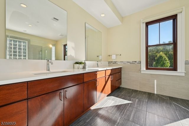 882 S Orange Ave, Millburn Twp., NJ 07078