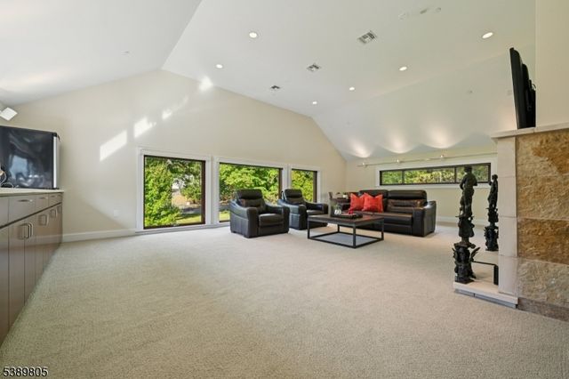 882 S Orange Ave, Millburn Twp., NJ 07078