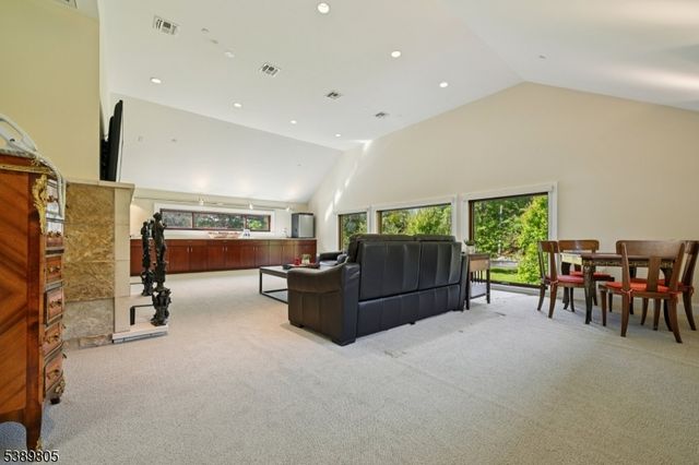 882 S Orange Ave, Millburn Twp., NJ 07078