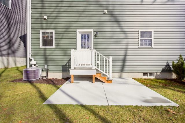 26 Kensington Way, Johnston, RI 02919