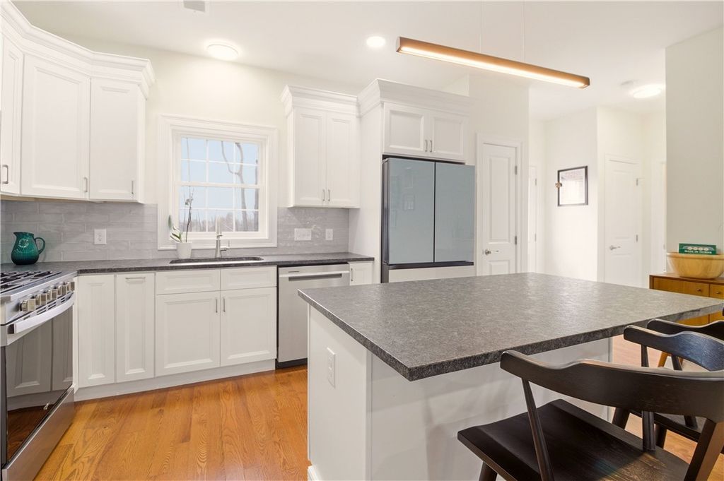 26 Kensington Way, Johnston, RI 02919