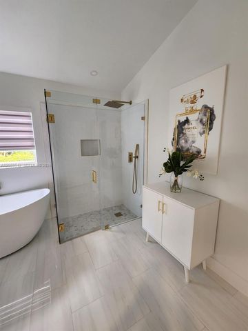 19640 NW 87th Place 19640, Hialeah, FL 33018