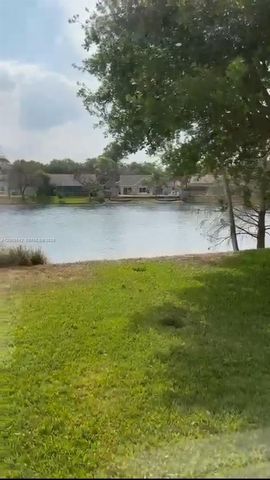 19640 NW 87th Place 19640, Hialeah, FL 33018