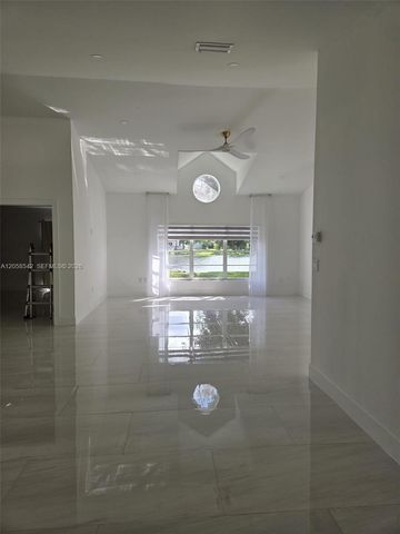 19640 NW 87th Place 19640, Hialeah, FL 33018