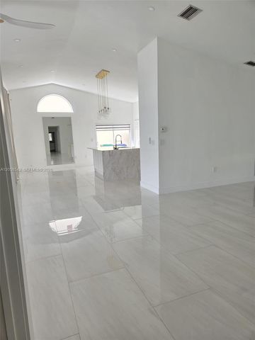 19640 NW 87th Place 19640, Hialeah, FL 33018