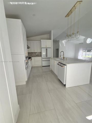 19640 NW 87th Place 19640, Hialeah, FL 33018