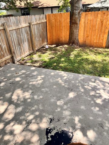 301 12th ST B, Pflugerville, TX 78660