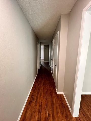 301 12th ST B, Pflugerville, TX 78660