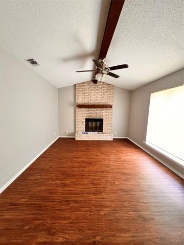 301 12th ST B, Pflugerville, TX 78660