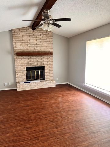 301 12th ST B, Pflugerville, TX 78660