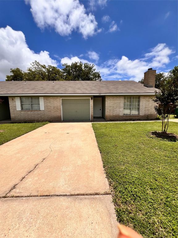 301 12th ST B, Pflugerville, TX 78660