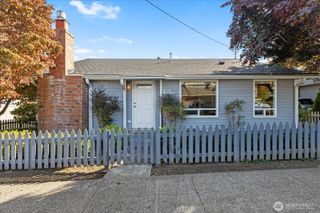 215 6th Avenue S, Edmonds, WA 98020