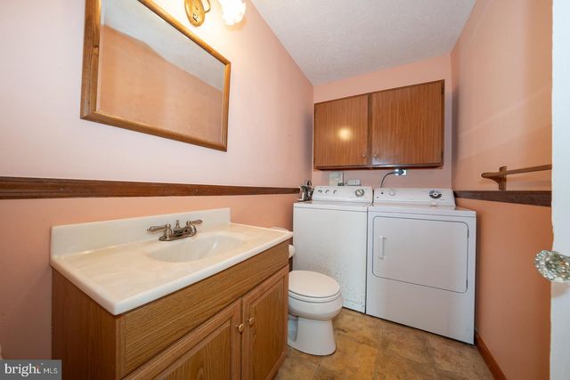 2815 ARMSTRONG AVE, Holmes, PA 19043