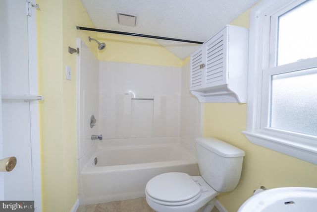 2815 ARMSTRONG AVE, Holmes, PA 19043