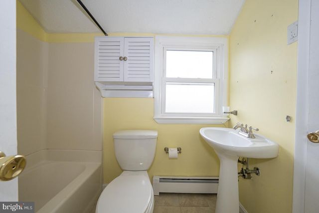 2815 ARMSTRONG AVE, Holmes, PA 19043