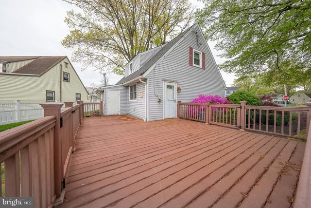 2815 ARMSTRONG AVE, Holmes, PA 19043