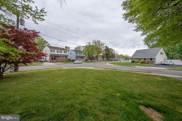 2815 ARMSTRONG AVE, Holmes, PA 19043