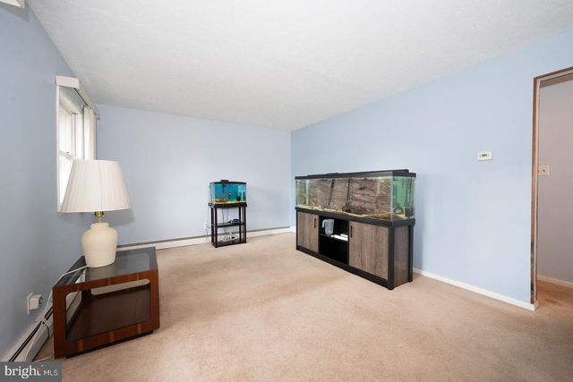 2815 ARMSTRONG AVE, Holmes, PA 19043