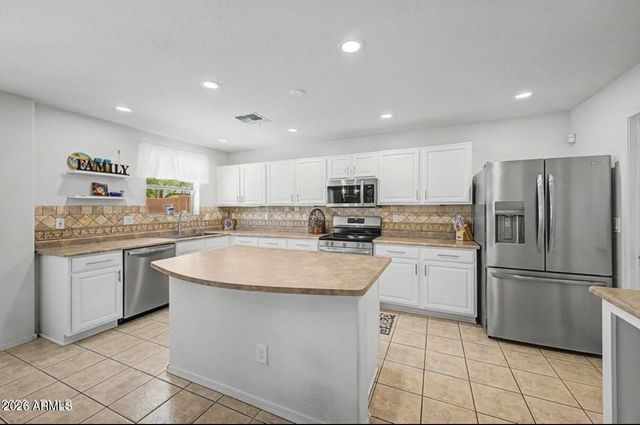 1821 E PATRICK Lane, Phoenix, AZ 85024