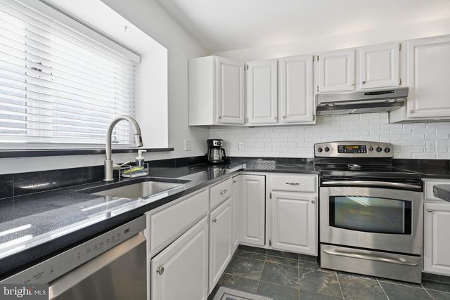 4 VARITON DR, Wilmington, DE 19810