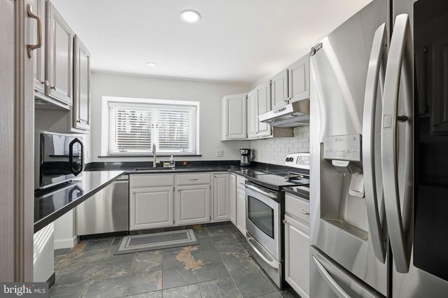 4 VARITON DR, Wilmington, DE 19810