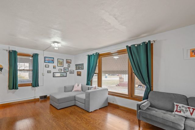 363 32nd Avenue, East Moline, IL 61244