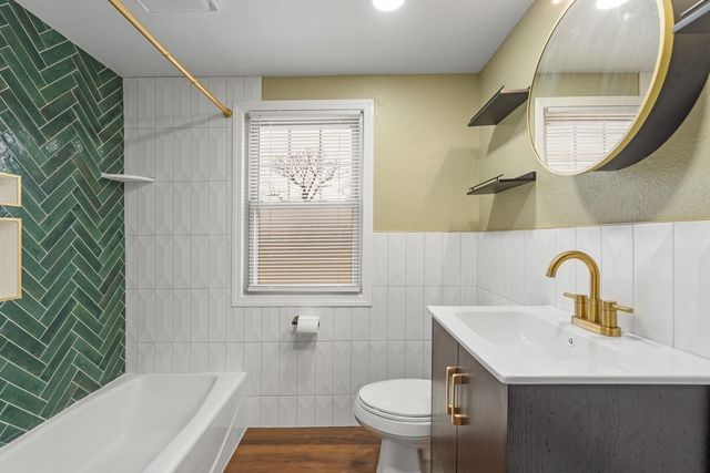 363 32nd Avenue, East Moline, IL 61244