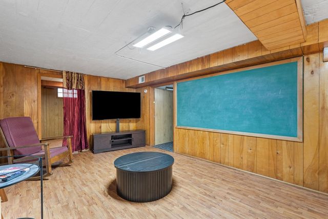 363 32nd Avenue, East Moline, IL 61244