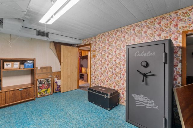 363 32nd Avenue, East Moline, IL 61244