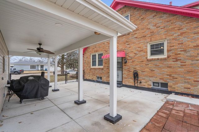 363 32nd Avenue, East Moline, IL 61244