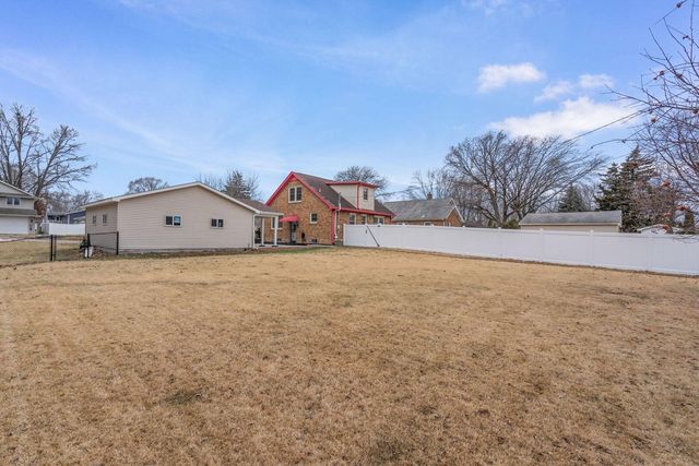 363 32nd Avenue, East Moline, IL 61244