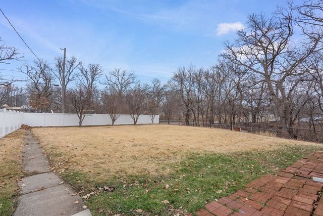 363 32nd Avenue, East Moline, IL 61244