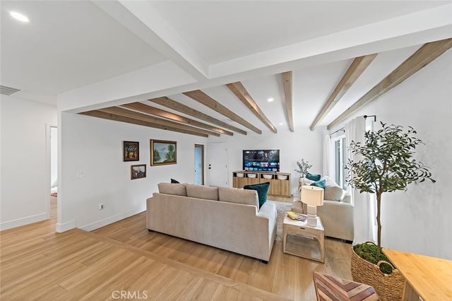 2925 W Oak, Burbank, CA 91505