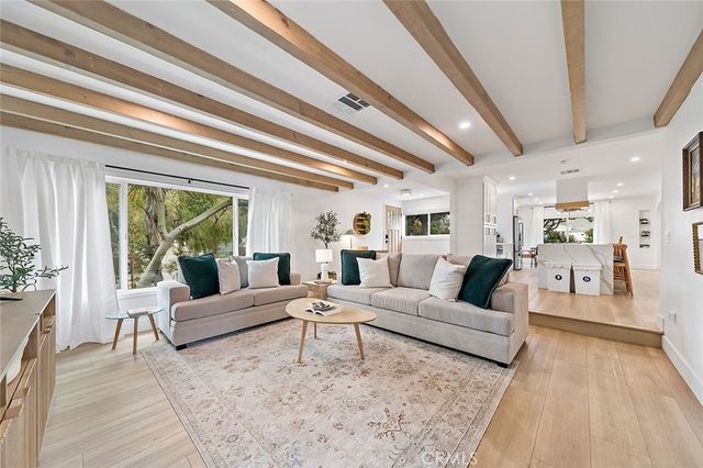 2925 W Oak, Burbank, CA 91505
