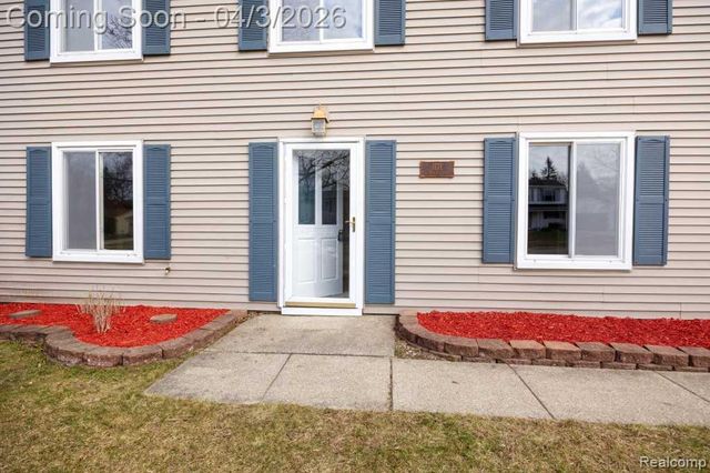 1171 Meadowood Drive, Waterford Charter Township, MI 48327