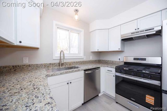 1171 Meadowood Drive, Waterford Charter Township, MI 48327