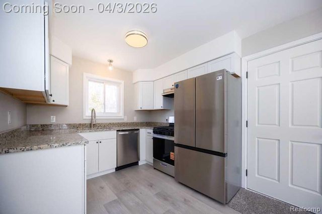 1171 Meadowood Drive, Waterford Charter Township, MI 48327