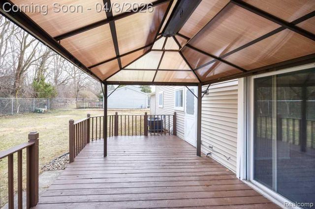 1171 Meadowood Drive, Waterford Charter Township, MI 48327