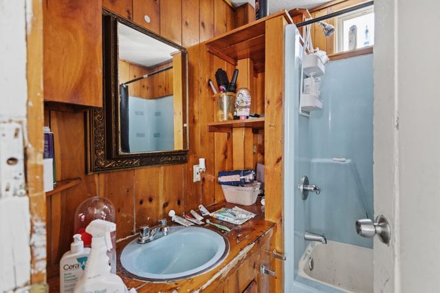 217 Spruce Street, Manchester, NH 03103