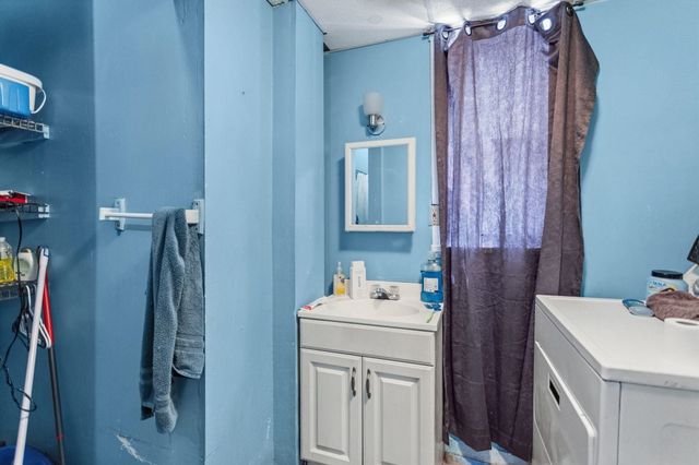 217 Spruce Street, Manchester, NH 03103