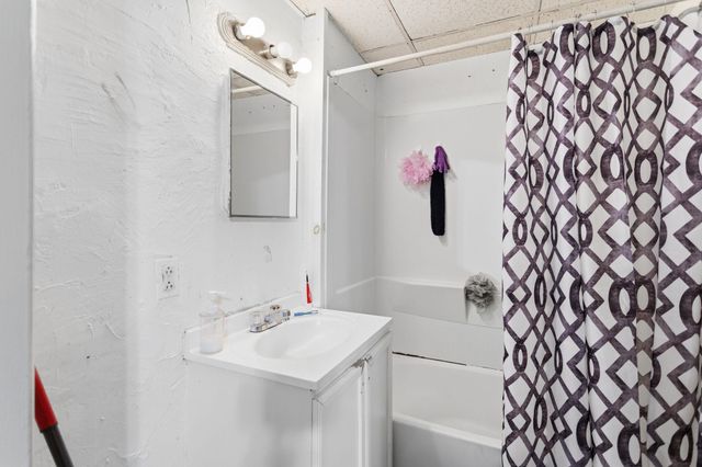 217 Spruce Street, Manchester, NH 03103