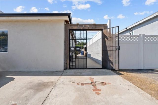 8447 Colbath Avenue, Panorama City, CA 91402