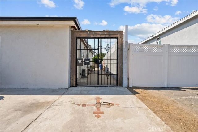 8447 Colbath Avenue, Panorama City, CA 91402